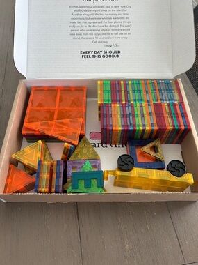 Large lot of 100+ Assorted Magnetic Tiles